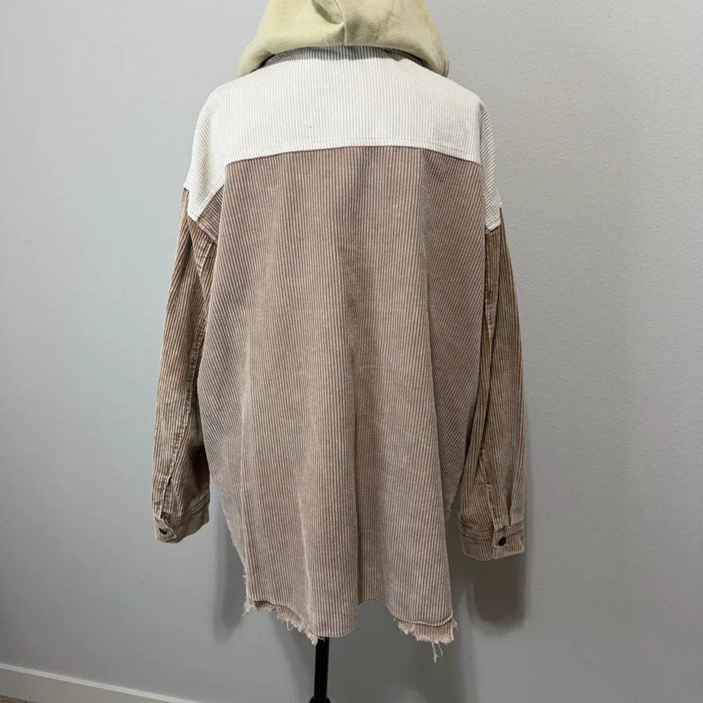 Two-Tone Corduroy Button-Up Jacket W6